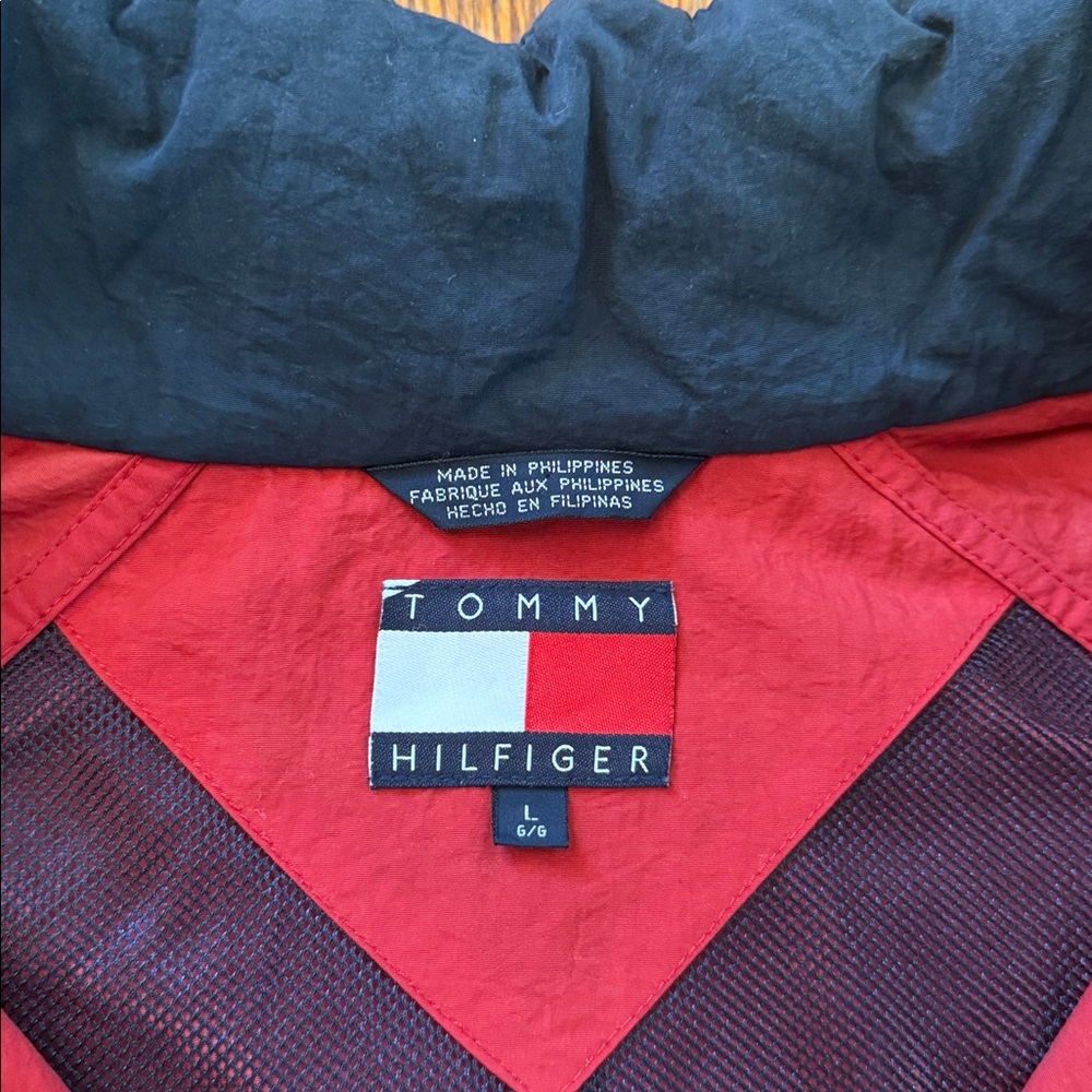 90’s Tommy Hilfiger Vintage Packable Hooded Jacket - Picture 4 of 14